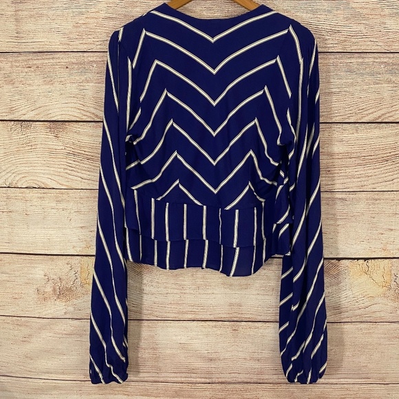 Free People Blue & White Chevron Cinched Waist Victorian Style L/S Blouse Sz L - Picture 3 of 5
